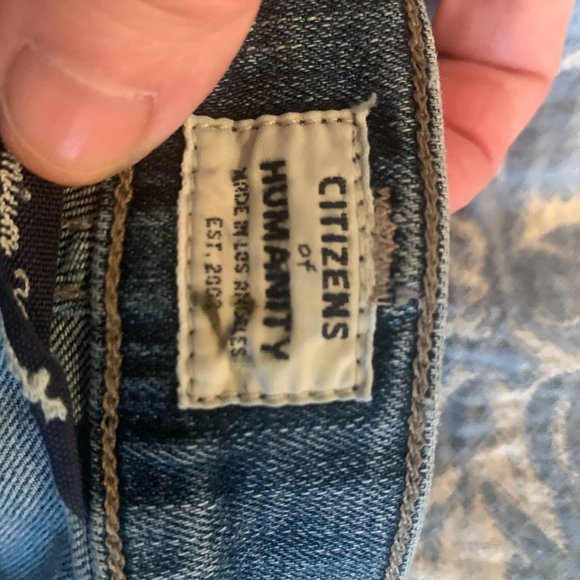 CITIZENS OF HUMANITY - Emerson Slim Boyfriend Jean - in Distressed Mid-Wash - Si - Picture 5 of 9